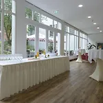 Western Am Schlossberg 호텔 뉘르팅엔